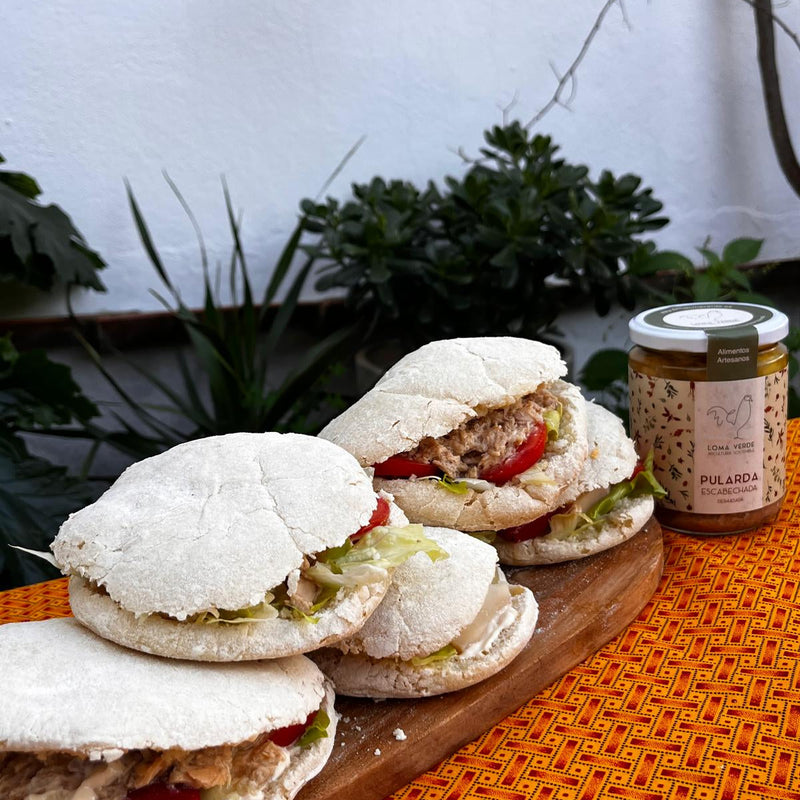 Mollete con Pularda en Escabeche